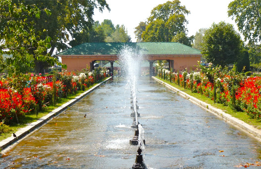 places to visit in srinagar, srinagar trip, srinagar holiday packages, delhi to srinagar volvo bus, volvo bus from delhi to srinagar, sehgal transport