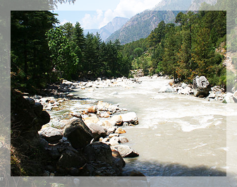 places to visit in kasol, where to stay in kasol, kasol trip from delhi, things to do in kasol, parvati river in kasol, bhuntar to kasol, kheerganga trek route, himachal volvo booking, kasol to delhi bus